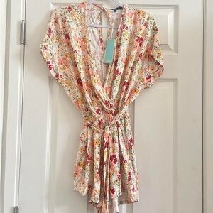 New with tags: Belted Floral Short Sleeve Surplice Romper in Cream & Pink Deep V